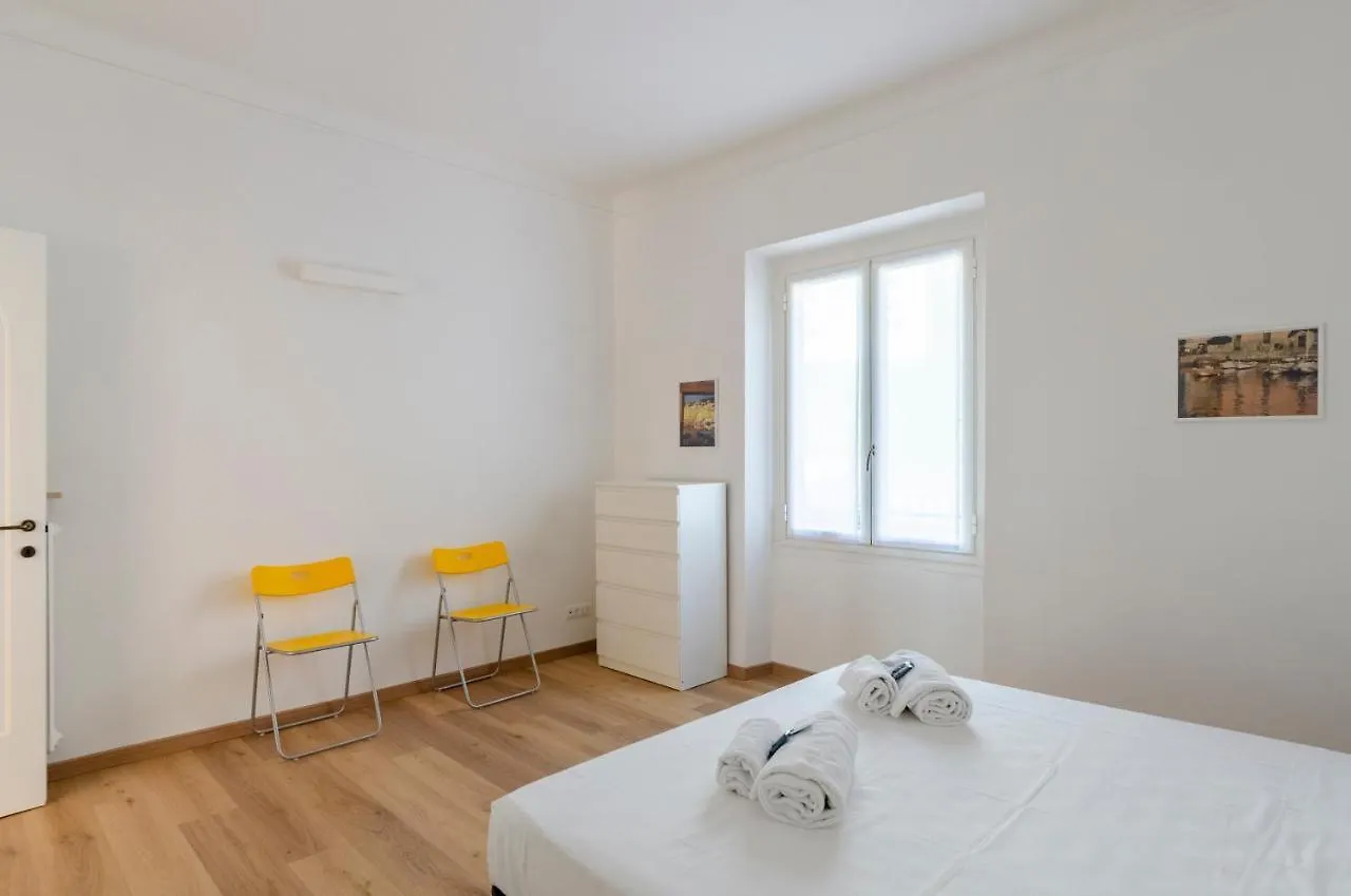 Joivy Bright Apt For 5, Near Beach, In Camogli Apartment
